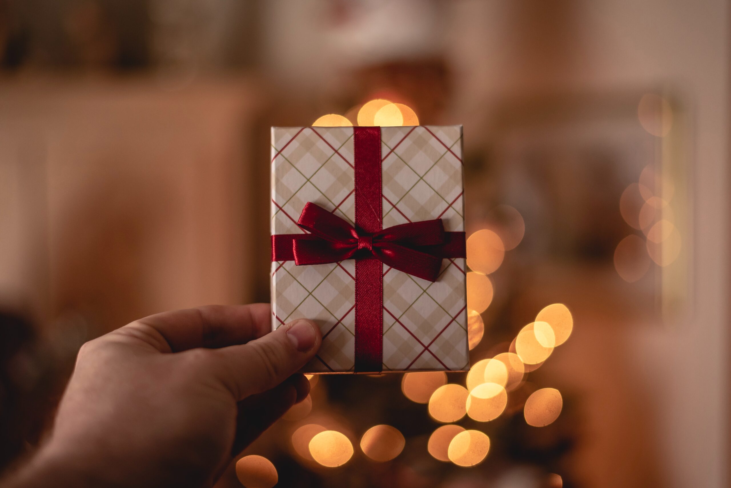 A Jolly Tax Guide: Tax Strategies for Employee Gifting and Holiday Parties