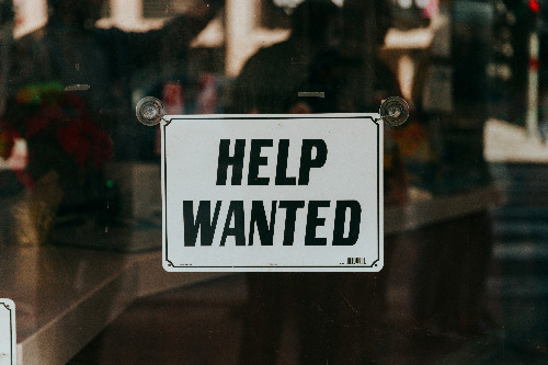Hiring Seasonal Workers? Here’s What You Need to Know About Payroll Compliance